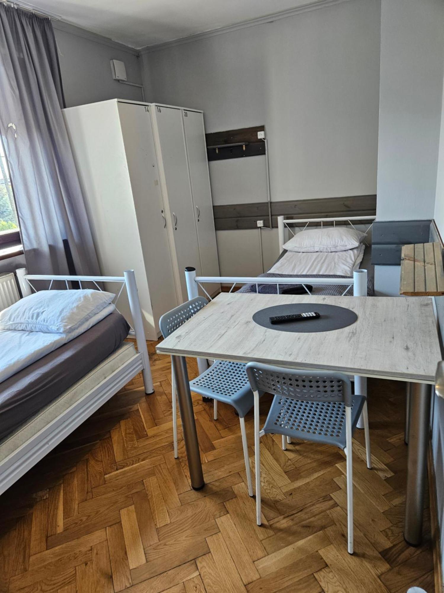 Pokoje Pracownicze Кімнати Для Працівників,Гуртожиток Swarzedz Exterior photo