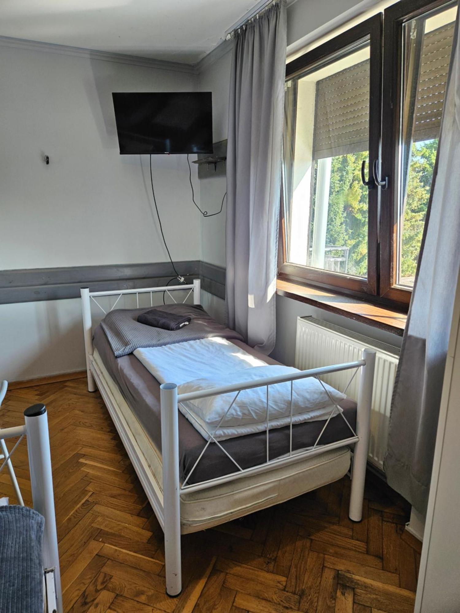 Pokoje Pracownicze Кімнати Для Працівників,Гуртожиток Swarzedz Exterior photo